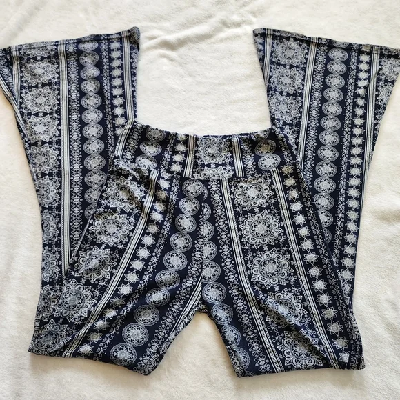 Super soft Boho Printed Flare Pants - Picture 1 of 2